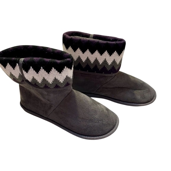 NIB Cozy Slippers Size 9 Black and Gray with Plush Lining American Rag - Picture 1 of 12